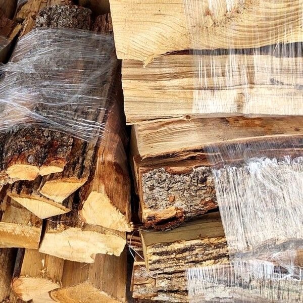 Legna da ardere di quercia 50 cm in fasci filmati da 35 kg